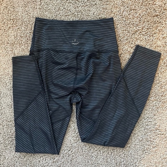 Beyond Yoga Stripe Essential Legging Size S black grey - Picture 3 of 12